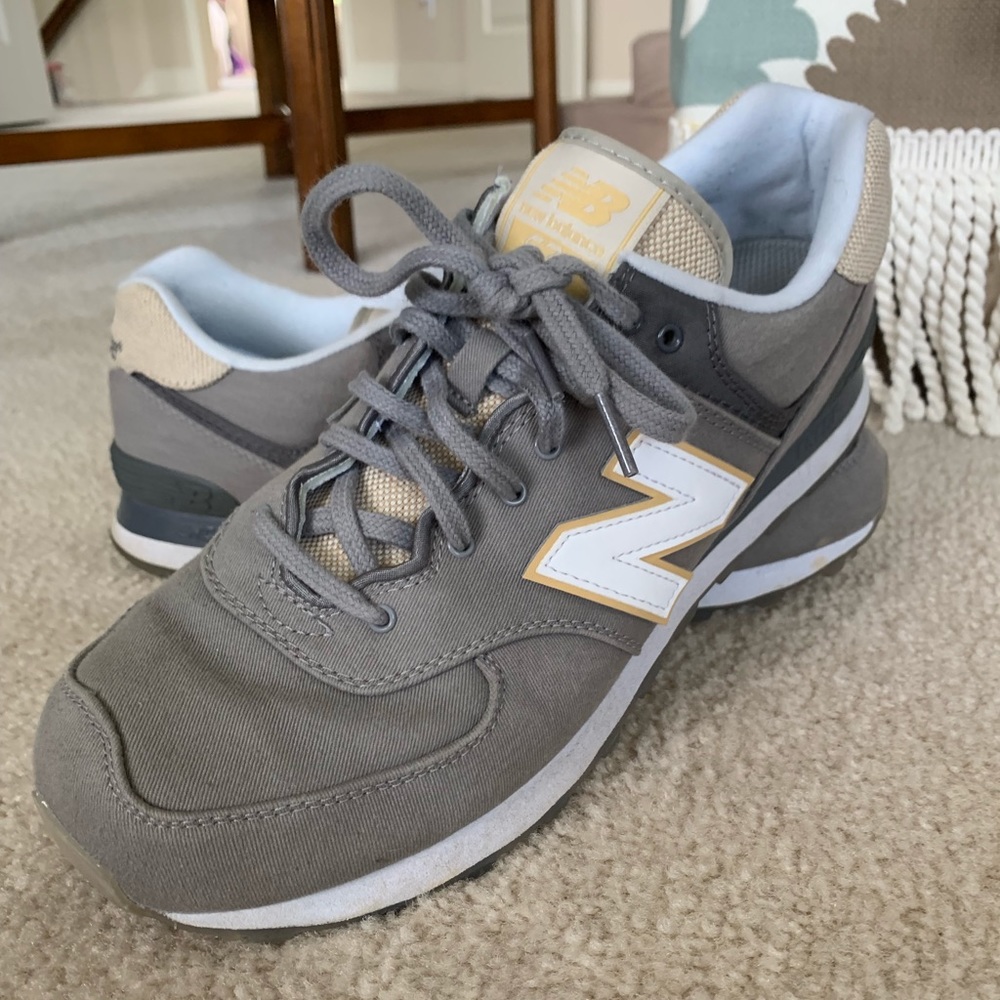 EXCELLENT condition mens New Balance sneakers 11.5